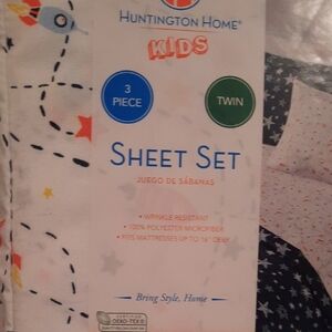 Huntington Home Kids Rockets Stars Twin Sheet Set - White. NEW